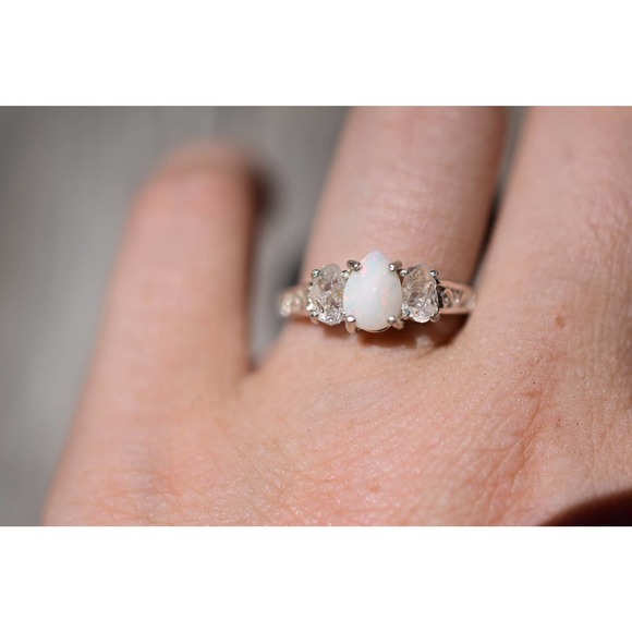 Raw Crystal Ring, Raw Stone Ring, Rings for Women, Stacking Ring, Raw Ge… - Picture 1 of 4